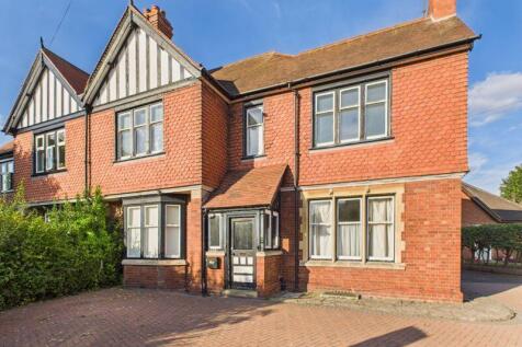 6 bedroom semi-detached house for sale