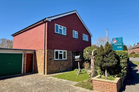 4 bedroom link detached house for sale