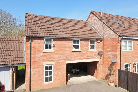 2 bedroom maisonette for sale