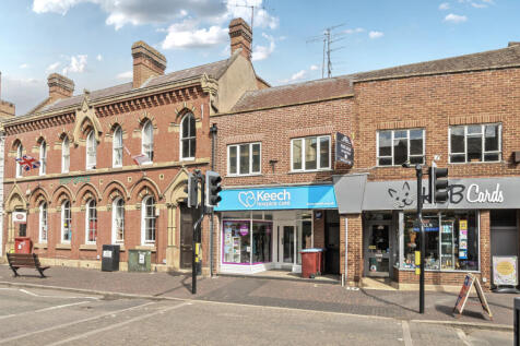High Street, Newport Pagnell 2 bed maisonette for sale