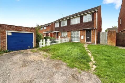 Crosslands, Stantonbury, Milton Keynes 3 bed semi