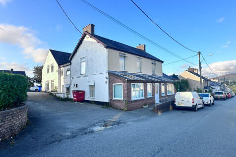 15 bedroom detached house for sale
