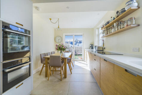 4 bedroom terraced house for sale