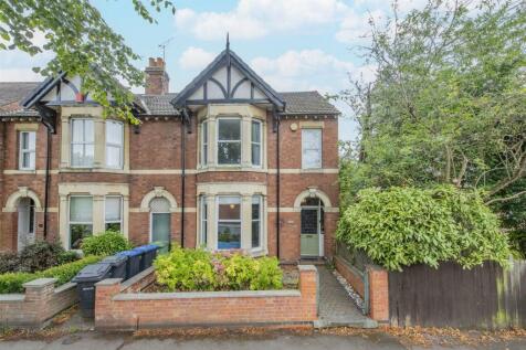 4 bedroom end of terrace house for sale