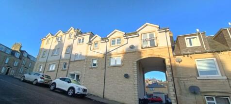 3 bedroom flat for sale