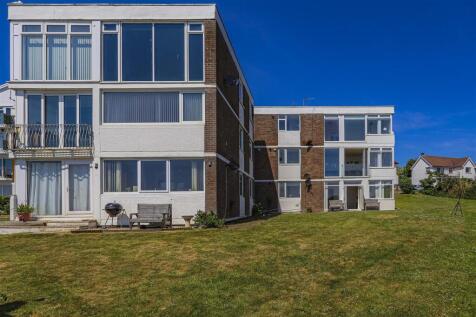 3 bedroom ground floor flat for sale