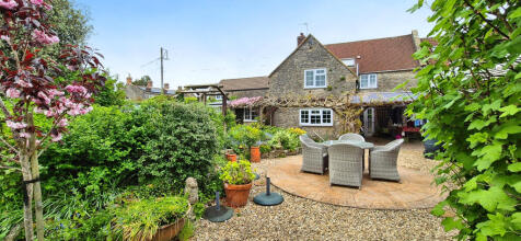 3 bedroom link detached house for sale