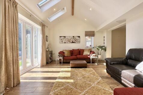 4 bedroom detached bungalow for sale