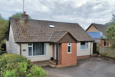 4 bedroom detached bungalow for sale