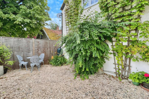 2 bedroom detached house for sale