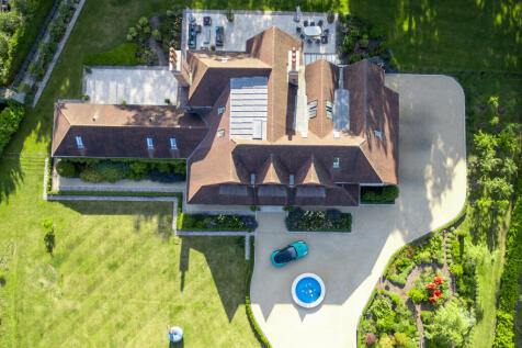 6 bedroom house for sale
