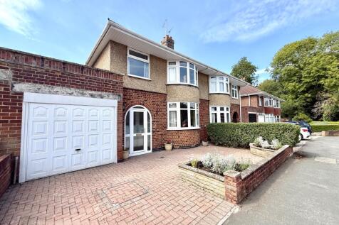 3 bedroom semi-detached house for sale