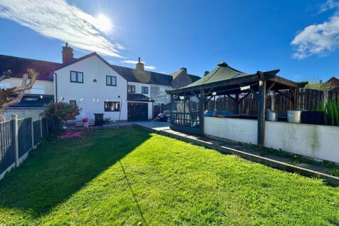 4 bedroom terraced house for sale