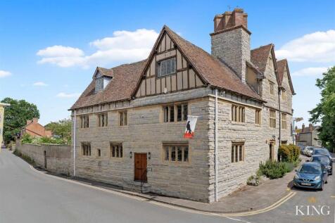5 bedroom semi-detached house for sale