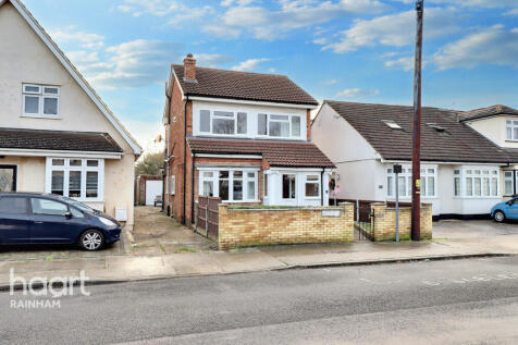 Edmund Road, Rainham 3 bed detached house for sale