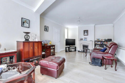Stanley Road North, Rainham, RM13 8AX 3 bed semi