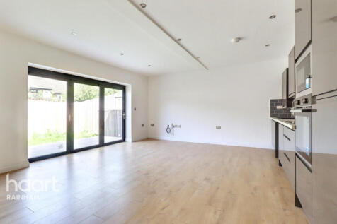 Berwick Pond Close, Rainham, RM13 9QP 2 bed bungalow for sale