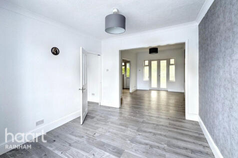 Wilfred Avenue, Rainham, RM13 9TX 3 bed semi