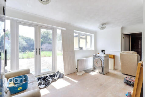 Simpson Road, Rainham, RM13 7LB 3 bed semi