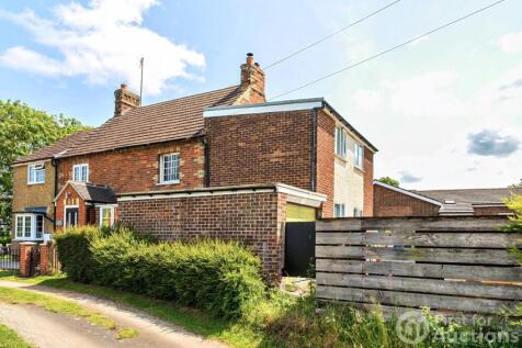 The Slip, Pavenham Road, Felmersham 3 bed semi