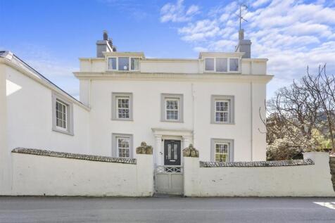 6 bedroom detached house for sale