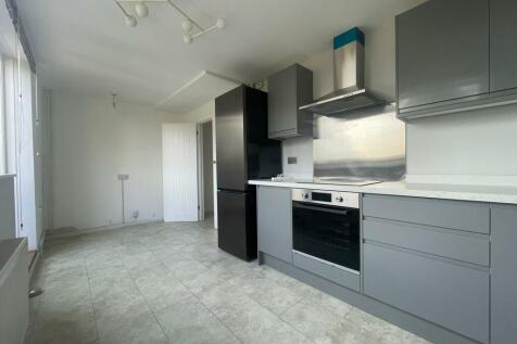 3 bedroom maisonette for sale