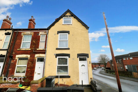 Roderick Street, Leeds 4 bed end of terrace house for sale