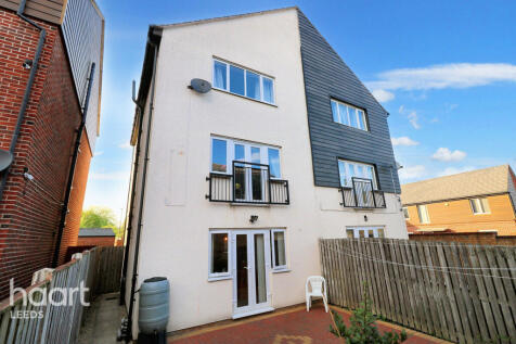 4 bedroom semi-detached house for sale