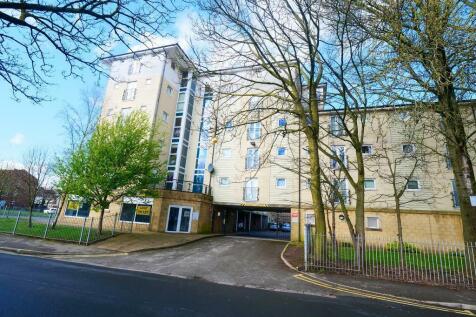Queen Square, Station Road... 2 bed flat for sale