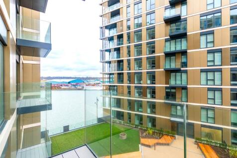 Chatham Waters, South House... 2 bed flat for sale