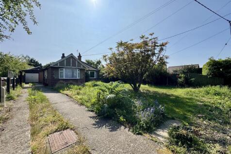 The Heath, Manningtree CO11 3 bed detached bungalow for sale