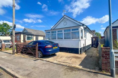 2 bedroom detached bungalow for sale