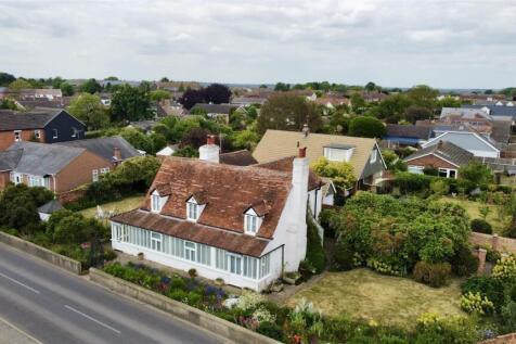 East Road, Colchester CO5 4 bed detached house for sale