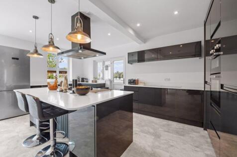 Coombe Valley Road, Weymouth DT3 3 bed detached house for sale