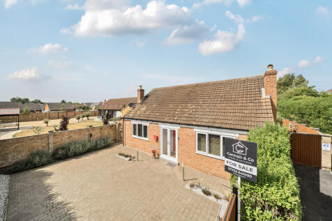 Arnolds Lane, Whittlesey... 2 bed bungalow for sale