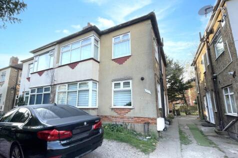 281 & 283 Chigwell Road, Woodford... 2 bed maisonette for sale