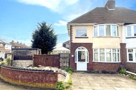 1 Petersfield Drive, Rowley Regis... 3 bed semi