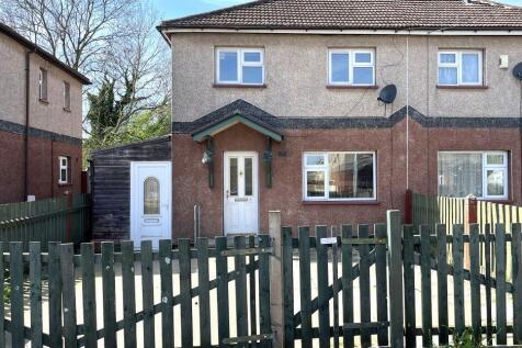 8 Queen Elizabeth Crescent, Rhodesia... 3 bed semi