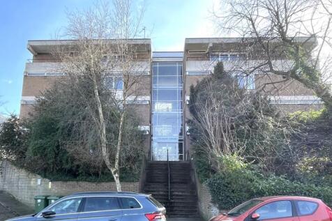 15 Thurlow Towers, Knollys Road... 1 bed flat for sale