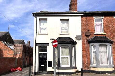 4 Rydal Avenue, Blackpool, FY1 4AR 2 bed end of terrace house for sale