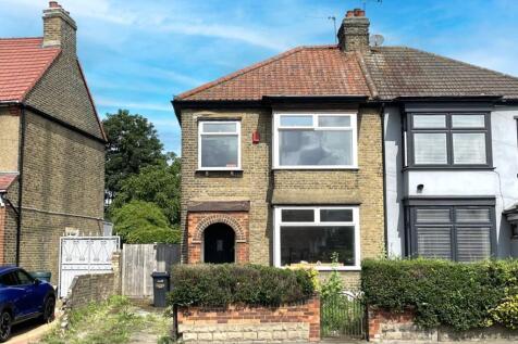 189 Barley Lane, Romford, RM6 4XU 3 bed semi