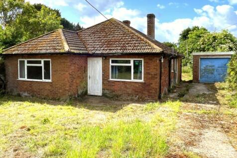 Bagatelle, Southend, Brightwalton... 3 bed detached bungalow for sale