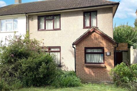 15 Keighley Road, Romford, RM3 8RB 3 bed semi