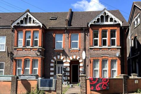 Studio flat for sale