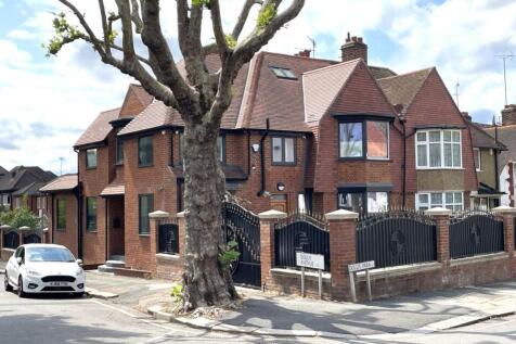 6 bedroom semi-detached house for sale
