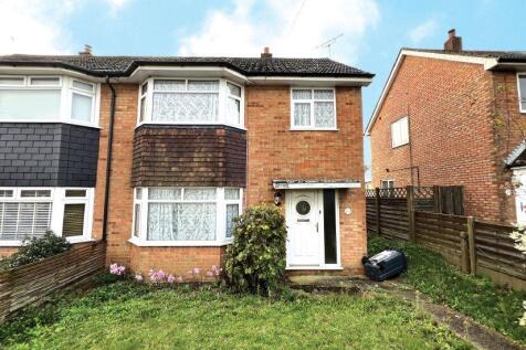 136 Canterbury Road, Kennington... 3 bed semi