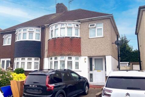 193 Colyer Road, Northfleet... 3 bed semi