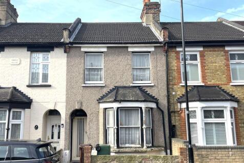 11 Salisbury Road, Chingford, E4 6TA 3 bed terraced house for sale