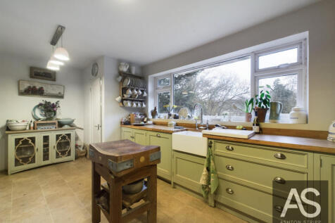 Moat Lane, Westfield, TN33 3 bed detached house for sale