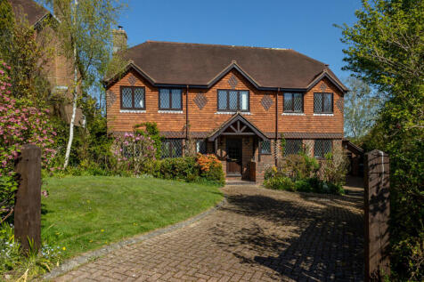Glenleigh Walk, Robertsbridge, TN32 5 bed detached house for sale